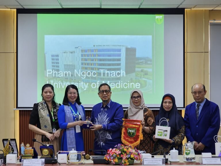 Kunjungan ke Pham Ngoc Thach University of Medicine